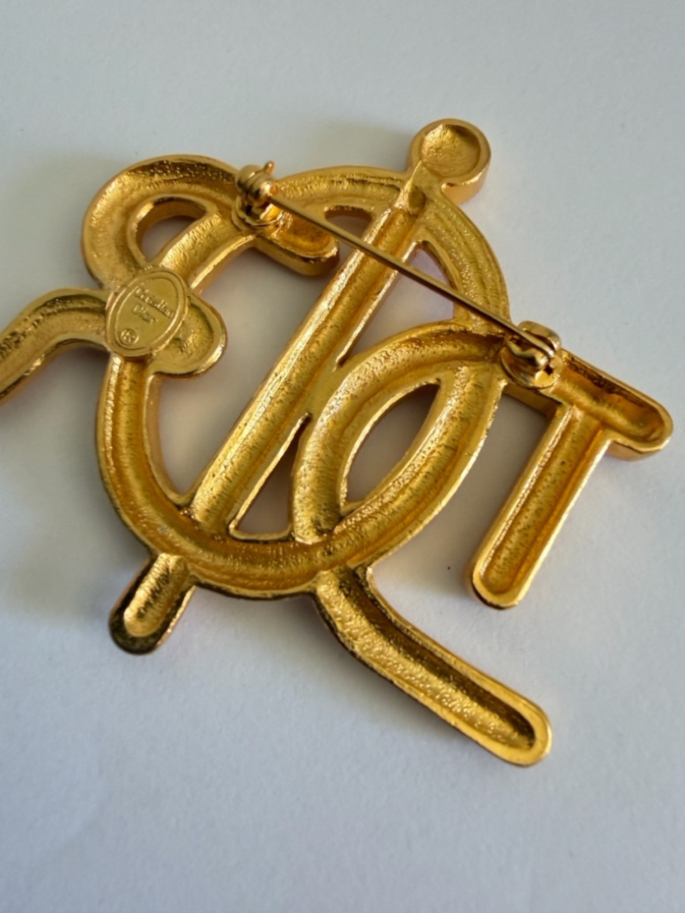DIOR Oversized Woven Rope Design CD Logo Gold Plated 1980โs Pin Brooch Vintage - Picture 6 of 11